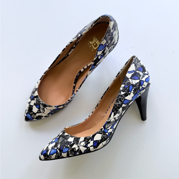 Joe's Jeans Rudy Abstract Print Leather Pointed Toe Pump in Blue Black & White 7 - Picture 6 of 16